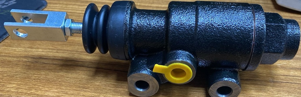 MASTER CYLINDER